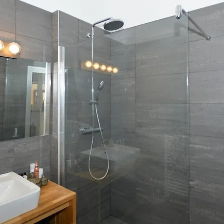 Sainte Clotilde Apartamento *